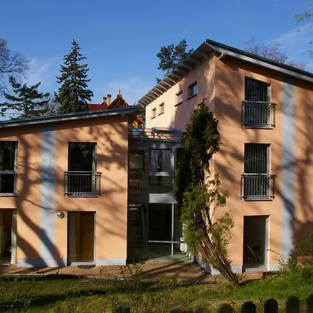 Haus Auf Dem Huegel Moderne 10