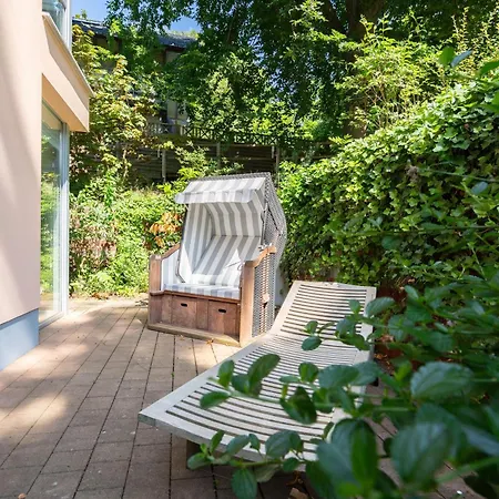 Haus Auf Dem Huegel Moderne 10